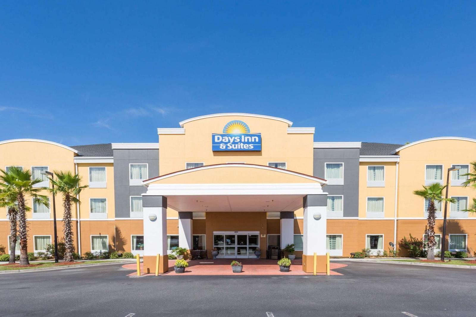 Days Inn & Suites by Wyndham Savannah North I-95 Main image 1